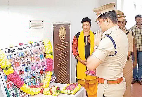வீரமரணம் அடைந்த துணை ராணுவ வீரர்களுக்கு அஞ்சலி