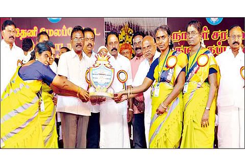 தமிழகத்தில் 8, 9, 10-ம் வகுப்புகளில் படிக்கும் 13 லட்சம் மாணவர்களுக்கு ‘ஸ்மார்ட் மடிக்கணினி’ அமைச்சர் செங்கோட்டையன் தகவல்