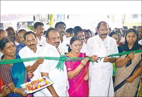 மாவட்டத்தில் பால் கொள்முதலை 2½ லட்சம் லிட்டராக உயர்த்த வேண்டும் அமைச்சர் தங்கமணி அறிவுறுத்தல்