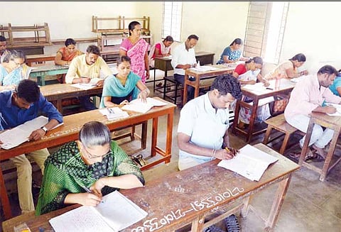 இந்துசமய அறநிலையத்துறை செயல் அலுவலர் பணிக்கான தேர்வு - 1,716 பேர் எழுதினர்