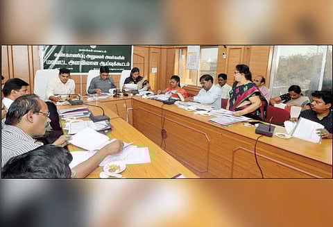 குடிநீர் தேவையை பூர்த்திசெய்ய எடுக்கப்பட்ட நடவடிக்கை என்ன? ஆய்வுக்கூட்டத்தில் அதிகாரிகள் கேள்வி