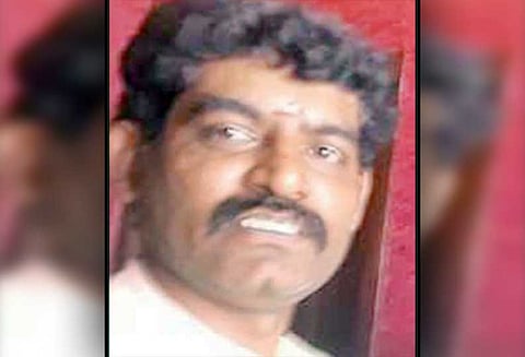 கள்ளக்காதல் விவகாரம், தொழிலாளியை உருட்டுக்கட்டையால் அடித்துக்கொன்ற மனைவி