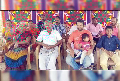 விளைநிலங்களில் உயர்மின் கோபுரம் அமைக்க எதிர்ப்பு: விவசாயிகள் குடும்பத்துடன் காத்திருப்பு போராட்டம்