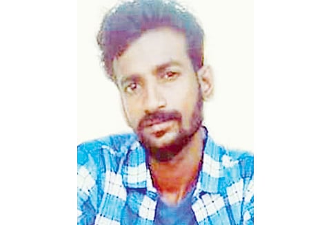 “நான் இறந்து விட்டால், என் முகத்தை மாணவி பார்க்க வேண்டும்” விஷம் குடித்தபடி முகநூலில் வீடியோ வெளியிட்ட வாலிபர்