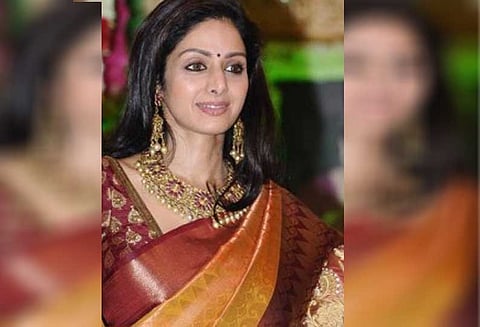 தொண்டு நிறுவனத்துக்கு நிதி திரட்ட நடிகை ஸ்ரீதேவி புடவை ஏலம்