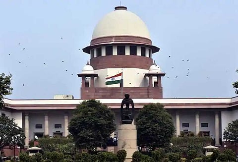 டி.டி.வி.தினகரன் மீதான அமலாக்கத்துறை வழக்கில் ஆவணங்களை வழங்க வேண்டும் என்ற உத்தரவுக்கு தடைவிதிக்க மறுப்பு - சுப்ரீம் கோர்ட்டு உத்தரவு