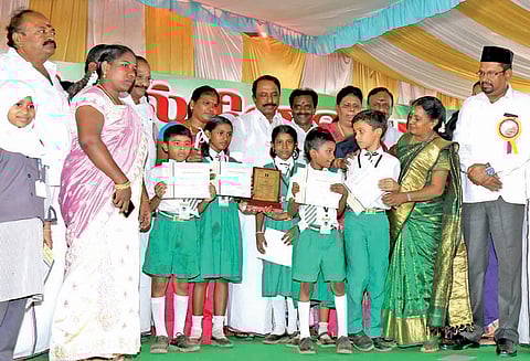 பிளஸ்-2 முடித்தவுடன் மாணவர்களுக்கு வேலை கிடைக்க புதிய பாடத்திட்டம் அறிமுகம் அமைச்சர் செங்கோட்டையன் தகவல்