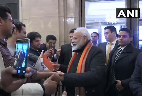 தென்கொரியா சென்ற பிரதமர் மோடிக்கு சிவப்பு கம்பள வரவேற்பு