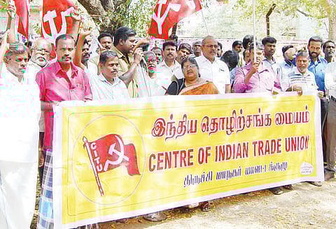 பட்டாசு தொழிலாளர்களுக்கு நிவாரணம் கேட்டு சி.ஐ.டி.யு. தொழிற்சங்கத்தினர் ஆர்ப்பாட்டம்