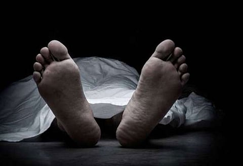 காஞ்சீபுரம் அருகே மோட்டார் சைக்கிள் மீது கார் மோதி முதியவர் சாவு