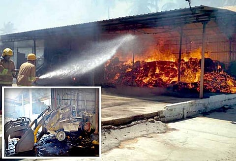 பொள்ளாச்சி அருகே கோலார்பட்டியில் தென்னை நார் தொழிற்சாலையில் தீ விபத்து