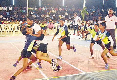 ஜெயலலிதா பிறந்த நாளை முன்னிட்டு அ.தி.மு.க. சார்பில் கபடி போட்டி அமைச்சர் கடம்பூர் ராஜூ தொடங்கி வைத்தார்