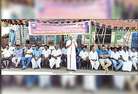 விருத்தாசலத்தை மாவட்டமாக அறிவிக்க கோரி விழிப்புணர்வு இயக்கத்தினர் உண்ணாவிரதம்