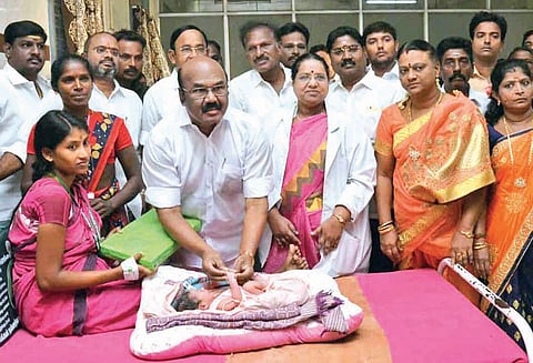 அ.தி.மு.க. கூட்டணியில் இன்னும் பல கட்சிகள் இடம்பெறும் அமைச்சர் ஜெயக்குமார் பேட்டி