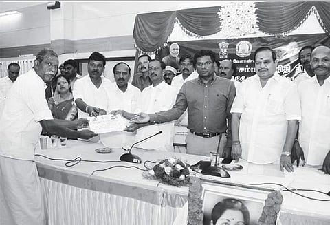 திருவண்ணாமலை மாவட்டத்தில் 1¾ லட்சம் பேர் பயன்பெறுகிறார்கள்: விவசாயிகளுக்கு ஆண்டுக்கு ரூ.6 ஆயிரம் வழங்கும் திட்டம் - அமைச்சர் சேவூர் ராமச்சந்திரன் தொடங்கி வைத்தார்