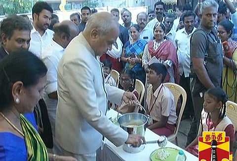 சென்னை அரசு பள்ளியில் காலை உணவு வழங்கும் திட்டத்தை தொடங்கி வைத்தார், ஆளுநர் பன்வாரிலால் புரோகித்