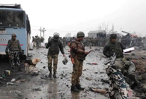 புல்வாமாவில் பயங்கரவாதி பயன்படுத்திய கார் அடையாளம் காணப்பட்டது, உரிமையாளர் தலைமறைவு