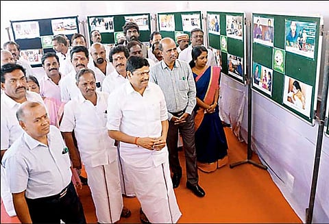 கடலூர் பஸ் நிலையத்தில் அரசின் சாதனை விளக்க புகைப்பட கண்காட்சி