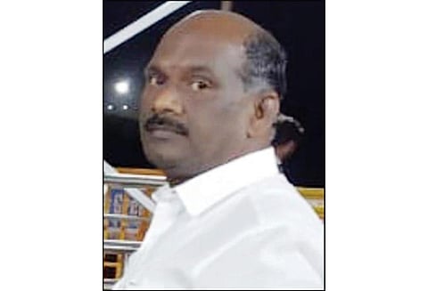 ஒப்பந்ததாரர்களிடம் ரூ.15 ஆயிரம் லஞ்சம் வாங்கிய வட்டார வளர்ச்சி அலுவலர், சத்துணவு திட்ட மேலாளர் சிக்கினர் - சேந்தமங்கலத்தில் பரபரப்பு