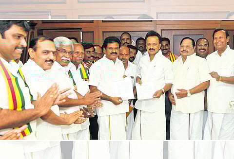 தி.மு.க.-காங்கிரஸ் கூட்டணியில் கொங்குநாடு மக்கள் தேசிய கட்சிக்கு ஒரு தொகுதி ஒதுக்கீடு மு.க.ஸ்டாலின் முன்னிலையில் ஒப்பந்தமானது