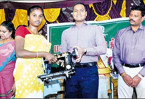 மக்கள் தொடர்பு திட்ட முகாம்: ரூ.30 லட்சம் மதிப்பிலான நலத்திட்ட உதவிகள் - கலெக்டர் வீரராகவராவ் வழங்கினார்