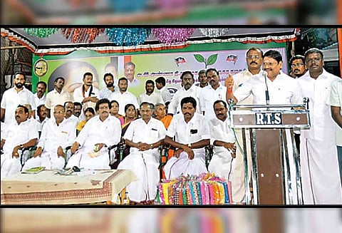 ‘அ.தி.மு.க. கூட்டணியை எதிர்க்க எந்த கட்சிக்கும் சக்தி இல்லை’ கடலூர் பொதுக்கூட்டத்தில் அமைச்சர் எம்.சி.சம்பத் பேச்சு