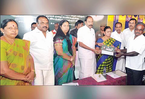 நாமக்கல்லில் ரூ.4.56 கோடியில் நலத்திட்ட உதவிகள் அமைச்சர்கள் தங்கமணி, சரோஜா வழங்கினர்