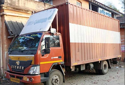 சுங்கச்சாவடியில் வாகன சோதனை, ரூ.22½ லட்சம் குட்கா பறிமுதல் - உணவு பாதுகாப்பு அதிகாரிகள் நடவடிக்கை