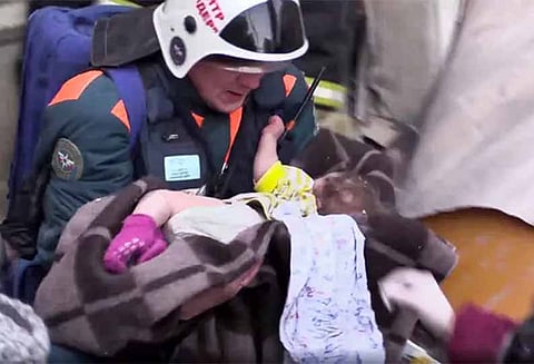 ரஷியாவில், சிலிண்டர் வெடித்து அடுக்குமாடி கட்டிடம் தரைமட்டம்: 35 மணி நேரத்துக்கு பிறகு பச்சிளம் குழந்தை உயிருடன் மீட்பு