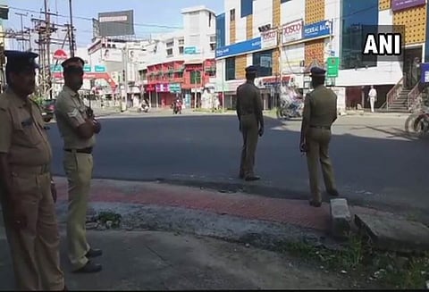 கேரளாவில் முழுஅடைப்பு போராட்டம்: வாகனங்கள் தடுத்து நிறுத்தம், டயர்கள் எரிப்பு; தேர்வுகள் ஒத்திவைப்பு