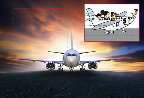 திருச்சியில் ஓடுதள பாதையில் சென்றபோது விமானத்தின் கதவு திடீரென திறந்ததால் பயணிகள் அதிர்ச்சி