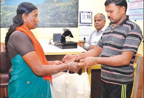 ஓட்டல்களில் துணி, காகிதப்பை பயன்பாடு அதிகரிப்பு - பாத்திரங்கள் கொண்டு வர வேண்டுகோள்