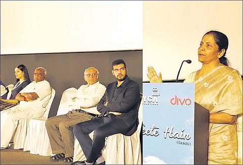 பிரதமர் நரேந்திர மோடியின் குழந்தைப்பருவ குறும்படம் வெளியீடு மத்திய மந்திரிகள் நிர்மலா சீதாராமன், பொன் ராதாகிருஷ்ணன் பார்வையிட்டனர்