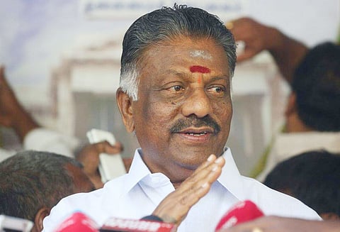 திருவாரூர் தொகுதியில் போட்டியிடும் அ.தி.மு.க. வேட்பாளரை தேர்வு செய்வதில் இழுபறி ஓரிரு நாளில் அறிவிக்கப்படும் என்று ஓ.பன்னீர்செல்வம் தகவல்