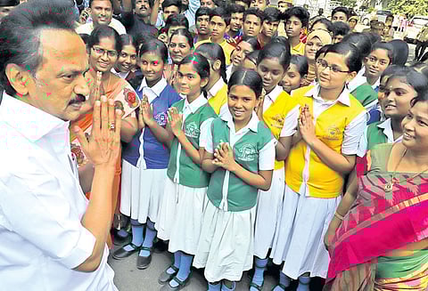 கர்ப்பிணி பெண்ணுக்கு எச்.ஐ.வி: தவறு செய்தவர்கள் யாராக இருந்தாலும் கடும் நடவடிக்கை எடுக்கப்படும் சட்டசபையில் அமைச்சர் உறுதி