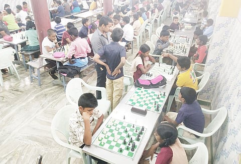 மாநில செஸ் போட்டிக்கு மாணவ-மாணவிகள் தேர்வு