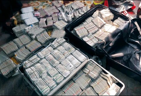 கன்னட நடிகர்கள் உள்பட 8 பேர் வீடுகளில் வருமானவரி சோதனை: ரூ.109 கோடிக்கு வரி ஏய்ப்பு செய்தது அம்பலம் - ரூ.11 கோடி மதிப்பு நகை-பணம் பறிமுதல்