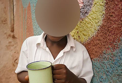 ரேசன் கடையில் கோதுமை தர மறுப்பு; பசியால் பூச்சிக்கொல்லி மருந்து குடித்த சிறுமிக்கு தீவிர சிகிச்சை