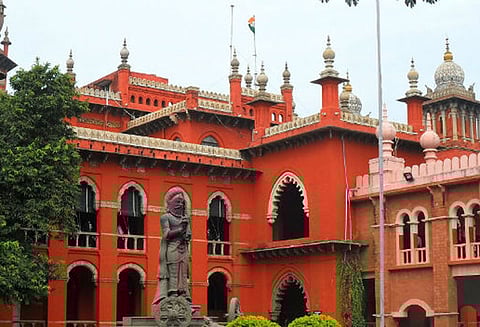 நீதிமன்ற அவமதிப்பு வழக்கில் ஆஜராகாத உயர்கல்வி துறை செயலாளரை கைது செய்ய உத்தரவு