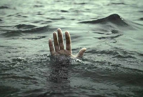 பந்தை எடுக்க முயன்றபோது கிணற்றில் தவறி விழுந்த சிறுவன் பலி