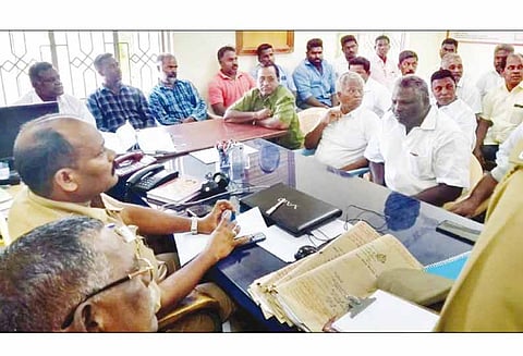 கடலில் மீன் பிடிக்கும்போது மீனவர்கள் மோதலில் ஈடுபட்டால் கடும் நடவடிக்கை - போலீசார் எச்சரிக்கை