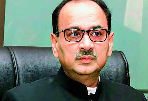 சுப்ரீம் கோர்ட் தீர்ப்பை தொடர்ந்து அலோக் வர்மா சிபிஐ இயக்குனராக மீண்டும் பொறுப்பேற்பு