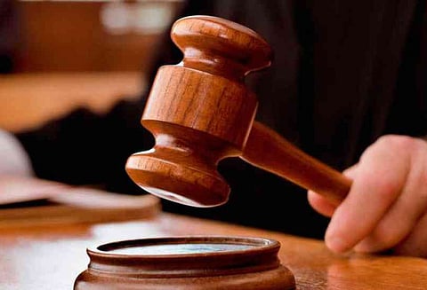 குழந்தை தொழிலாளர்களை வேலைக்கு அமர்த்திய பனியன் நிறுவன அதிபர், மனைவிக்கு 1½ ஆண்டு சிறை - திருப்பூர் கோர்ட்டு தீர்ப்பு