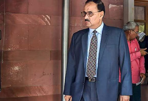 சிபிஐ இயக்குநர் அலோக் வர்மா அதிரடி, நாகேஸ்வரராவ் பிறப்பித்த இடமாறுதல்களை ரத்து செய்தார்