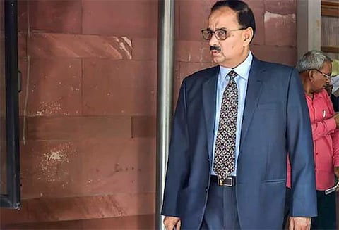 சிபிஐ இயக்குநராக இருந்த அலோக் வர்மா தீயணைப்புத்துறை இயக்குநராக இடமாற்றம்