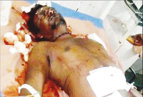 தியேட்டரில் ‘சீட்’ பிடிக்க நடந்த தகராறில் கல்லூரி மாணவர் உள்பட 2 பேருக்கு கத்திக்குத்து அஜித் ரசிகர்கள் 4 பேருக்கு வலைவீச்சு