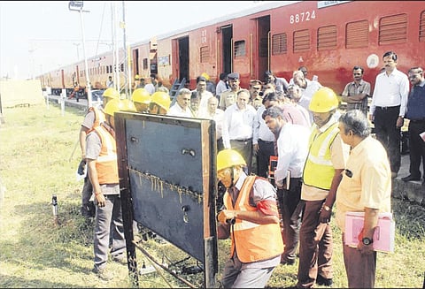 நெல்லை சந்திப்பில் ரெயில்வே பாதுகாப்பு அதிகாரிகள் ஆய்வு