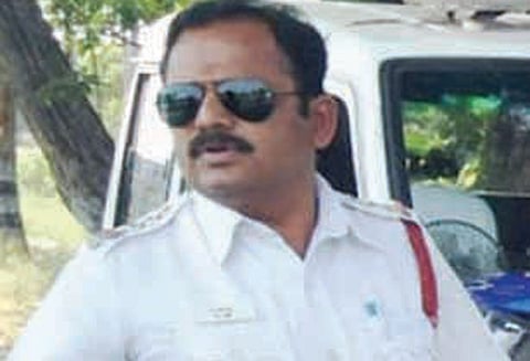 மாறுவேடத்தில் வந்த போலீசாரிடம் லஞ்சம் வாங்கிய இன்ஸ்பெக்டர் பணிஇடை நீக்கம்