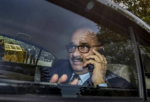 தீயணைப்பு துறையை ஏற்க மறுப்பு : சி.பி.ஐ.யின் இயக்குனராக இருந்த அலோக் வர்மா ராஜினாமா