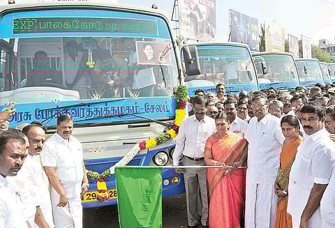 19 வழித்தடங்களில் புதிய அரசு பஸ்கள் இயக்கம் அமைச்சர்கள் கே.பி.அன்பழகன், சரோஜா தொடங்கி வைத்தனர்